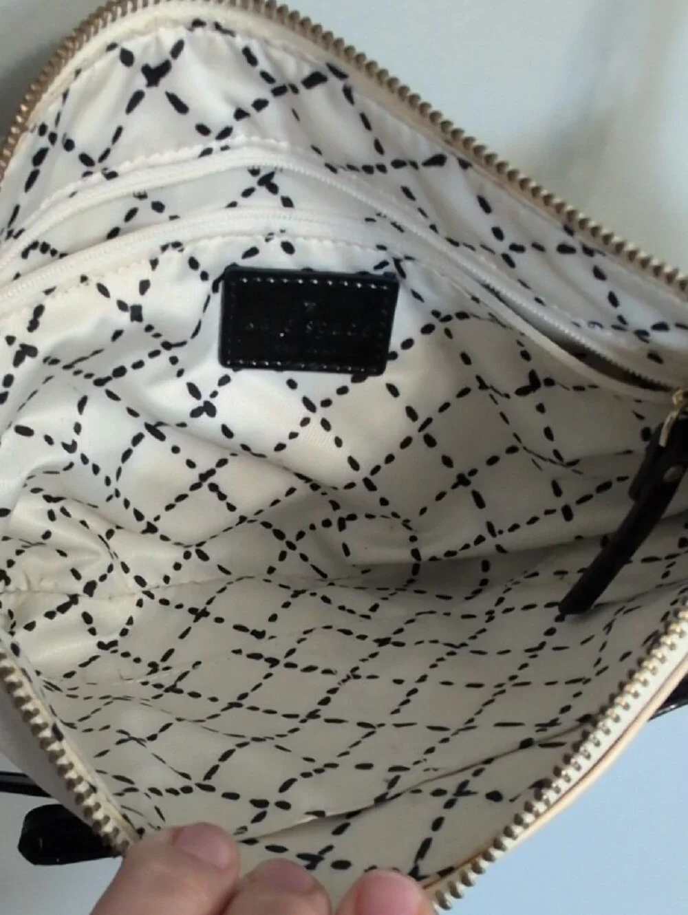 Kate Spade Handbag Purse Off White Pebble Leather Chain Strap Zipper Closure